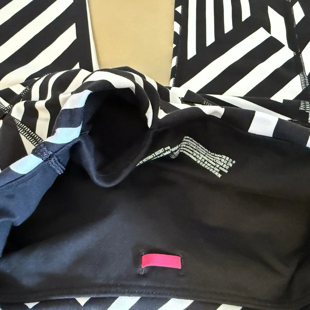 Victoria's Secret Knockout Crop Leggings Black White Geometric Print Small - Picture 8 of 8